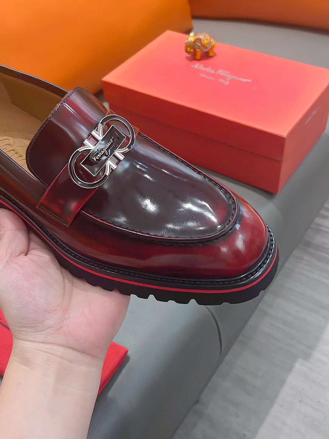 Men's shoes FERRAGAMO "Ferragamo" P540 Regular size: 39-44 (38, 45, 46, 47 customized) (suit shoes) Product materials: Selected first-layer cowhide upper, imported sheepskin lining; original outsole.